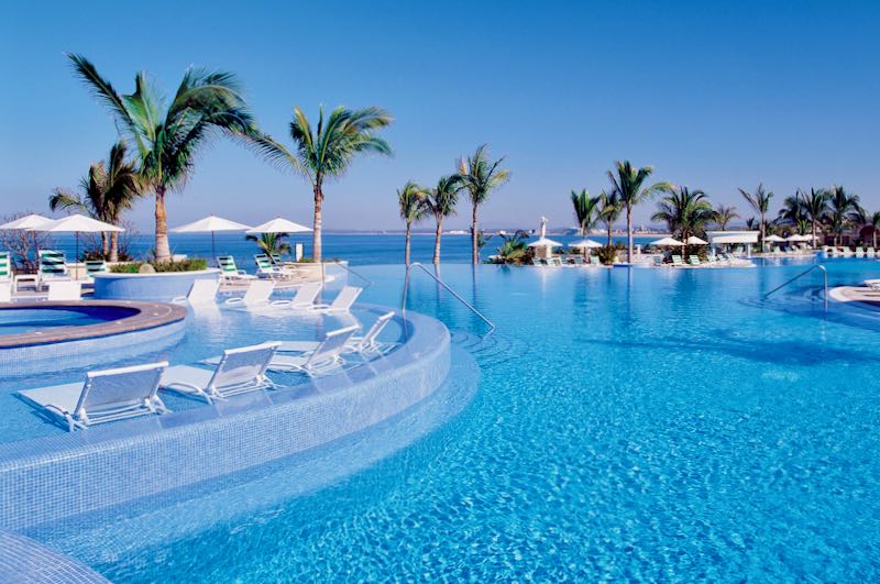 Kid-friendly pool at Mazatlán resort.