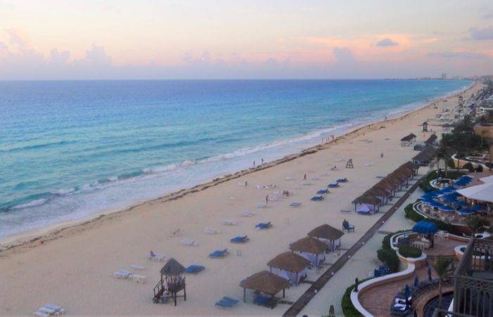 Cancun luxury beach resort with great restaurants
