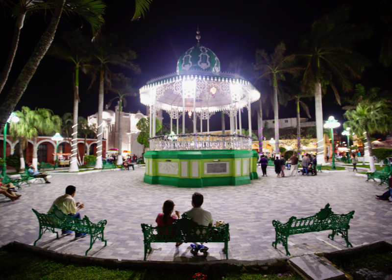 Tlacotalpan plaza at night