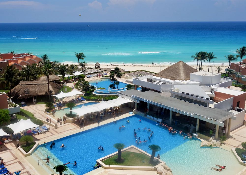 Good value Cancun hotel with pool and activities. 