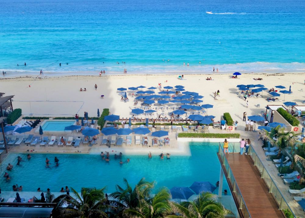Hotel with beach club in Cancun.