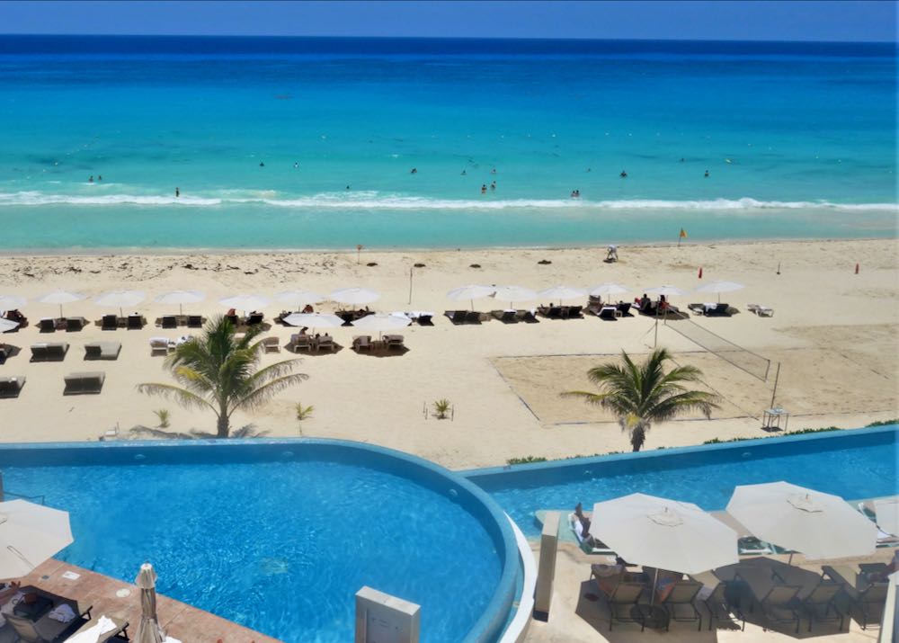 Cancun hotel with good swimming.