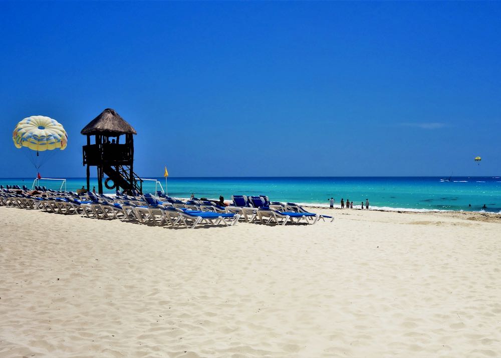 3-star midrange hotel on Cancun beach.
