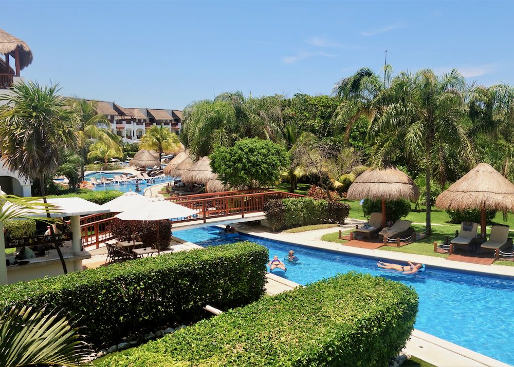 Playa del Carmen resort with lazy river and pool.