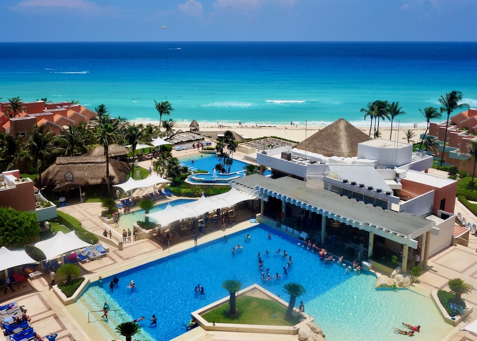 A series of pools in a row behind the beach at Wyndham Grand in Cancun.