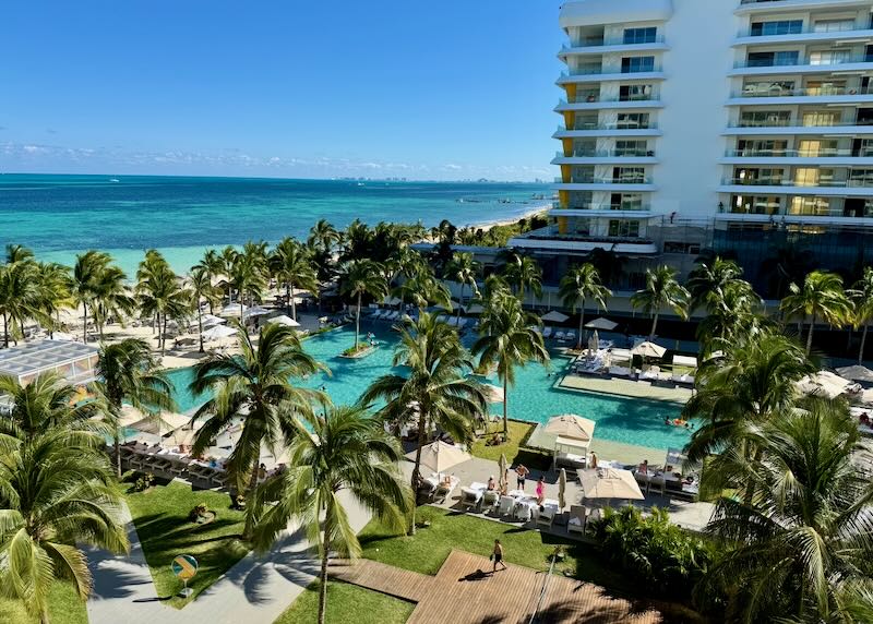 Great beachfront hotel for families in Cancun.